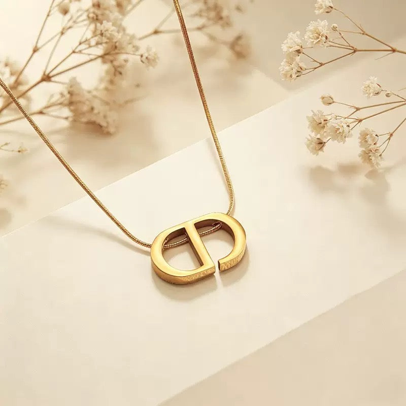 Elegant CD necklace