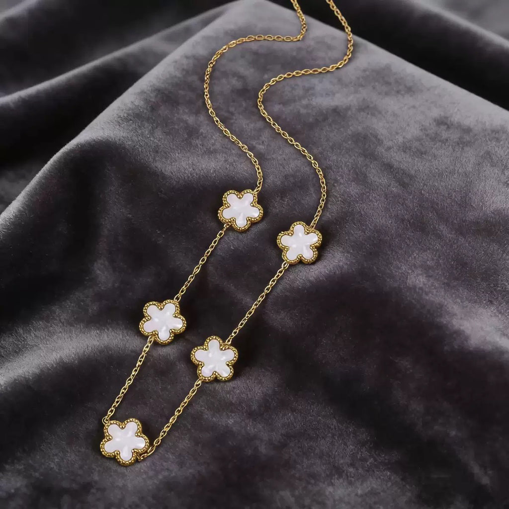 Elegant Gold Five-Flower Station Charm Necklace
De