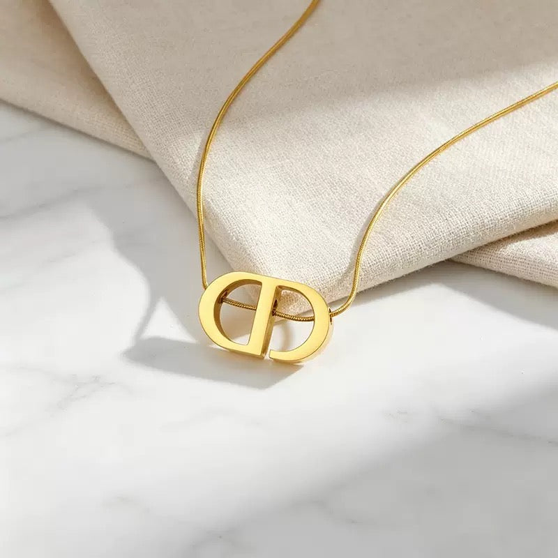Elegant CD necklace