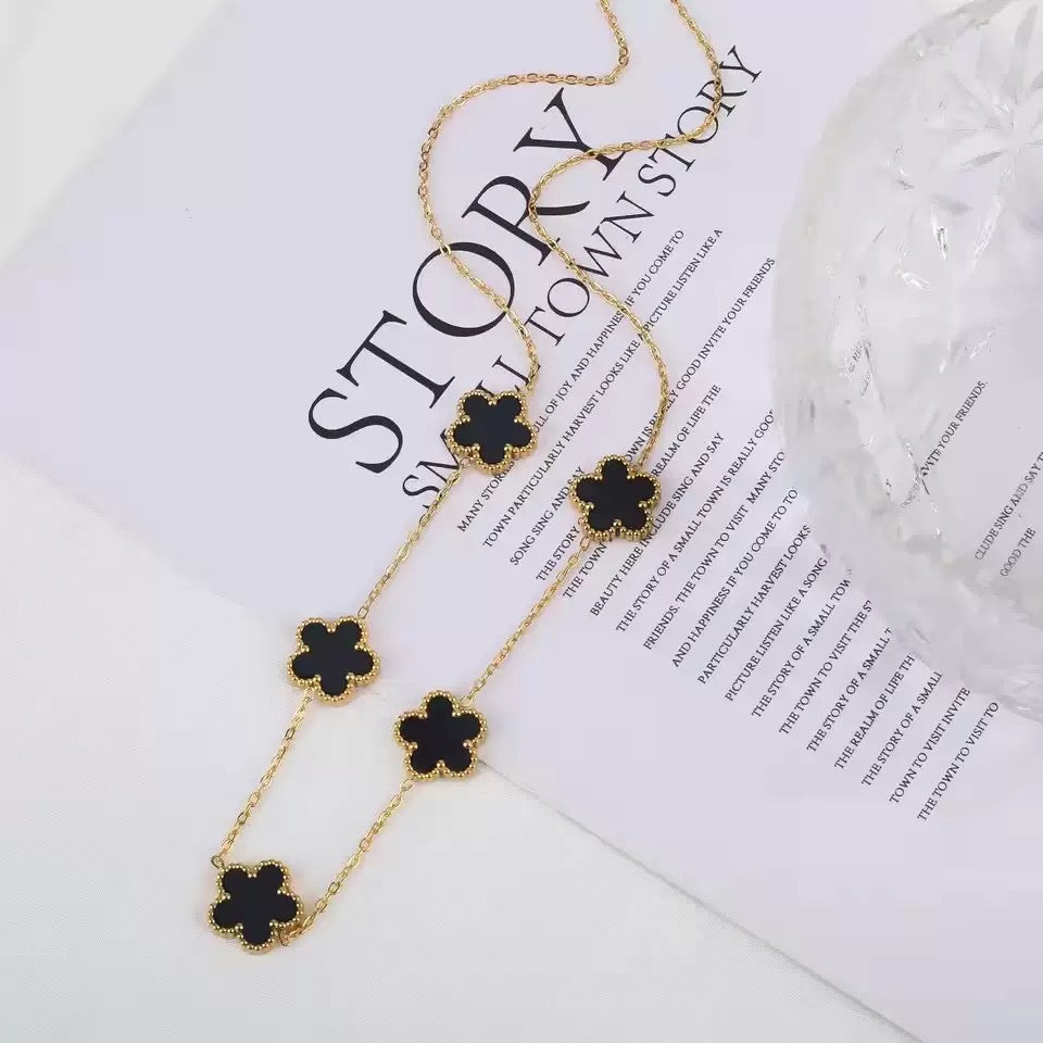 Elegant Gold Five-Flower Station Charm Necklace
De